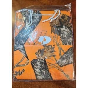 Brand new Mossy Oak Camo Gift Bag Set (3) Assorted Sizes.